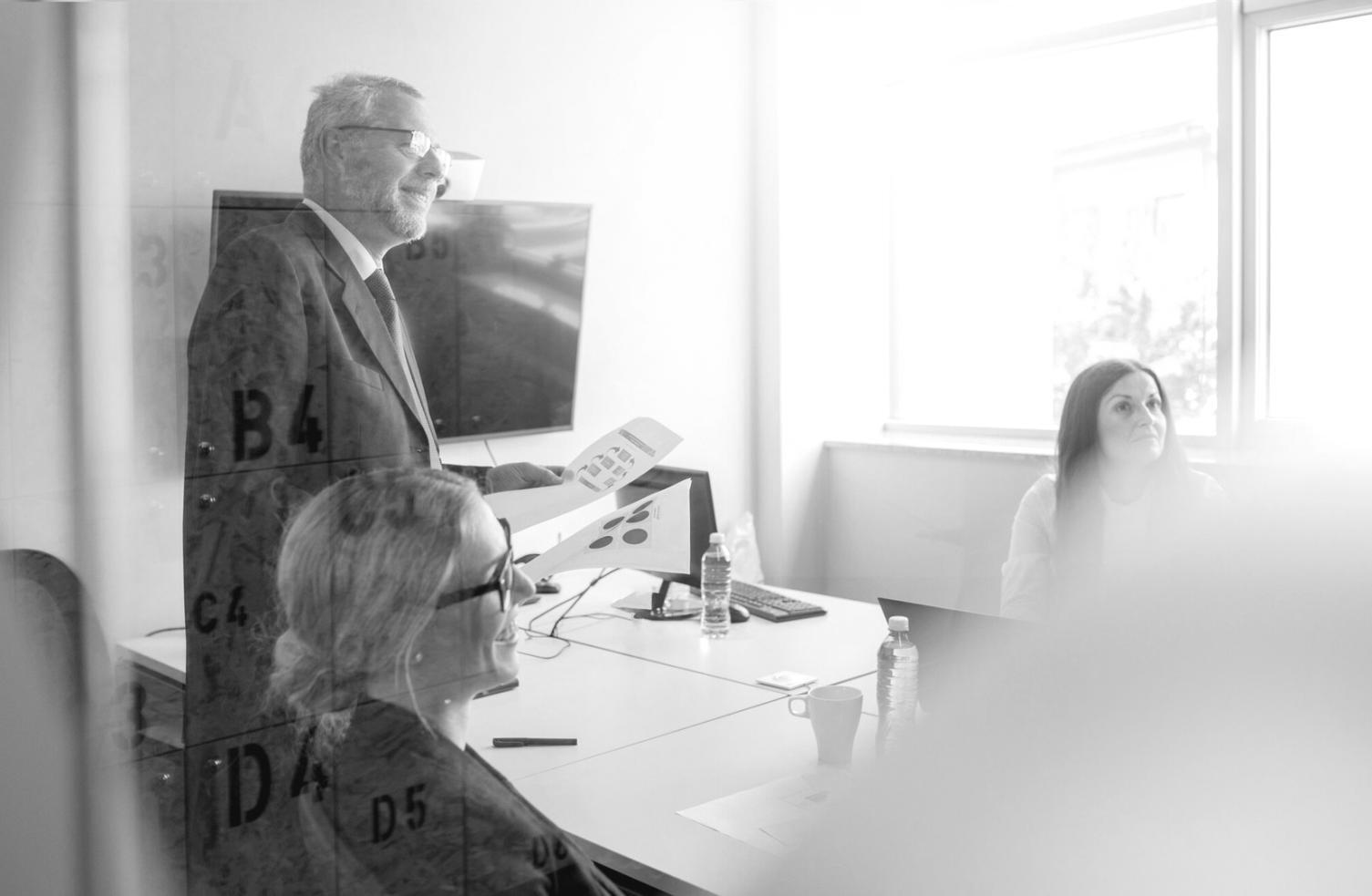 Gemeinsame Projektarbeit im Seminarraum
